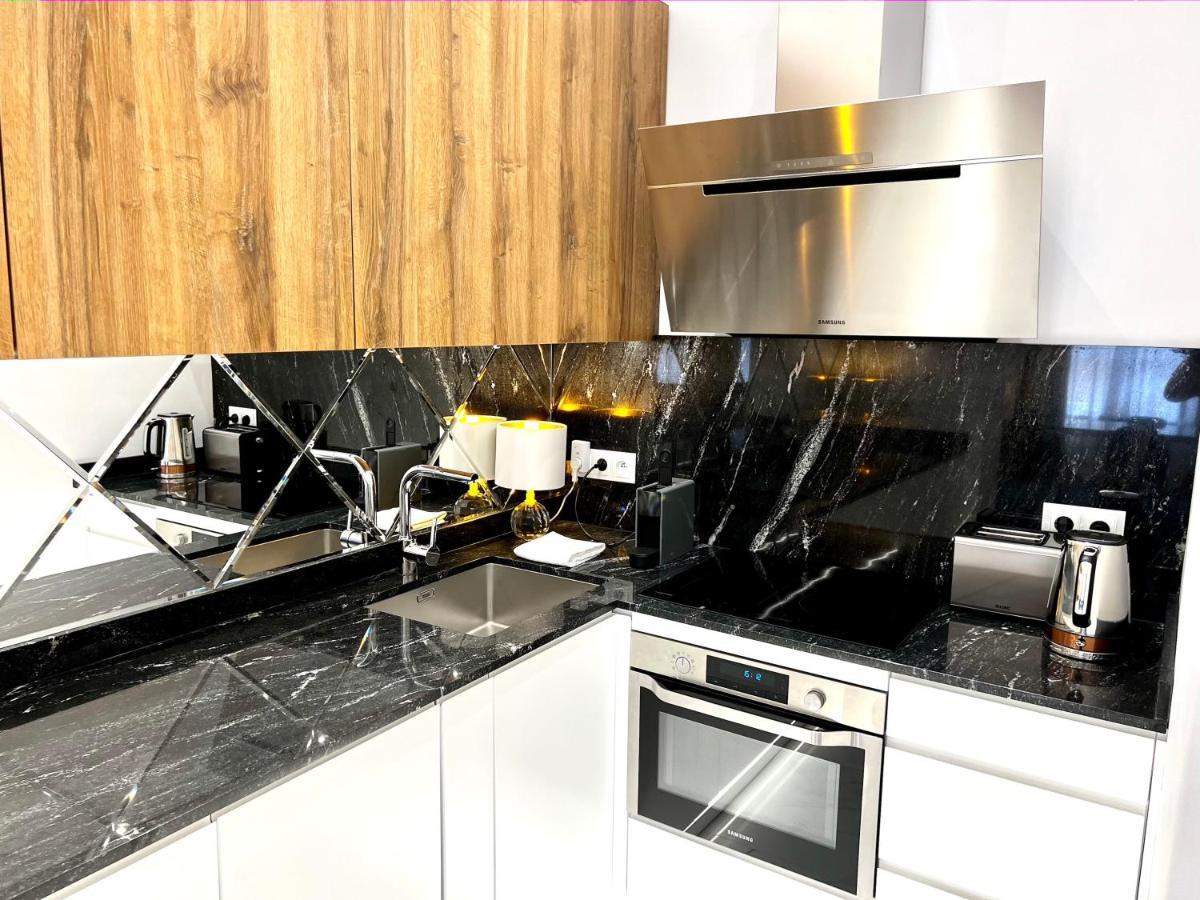 Luxury Apartments Mondrian Market Square III ワルシャワ エクステリア 写真