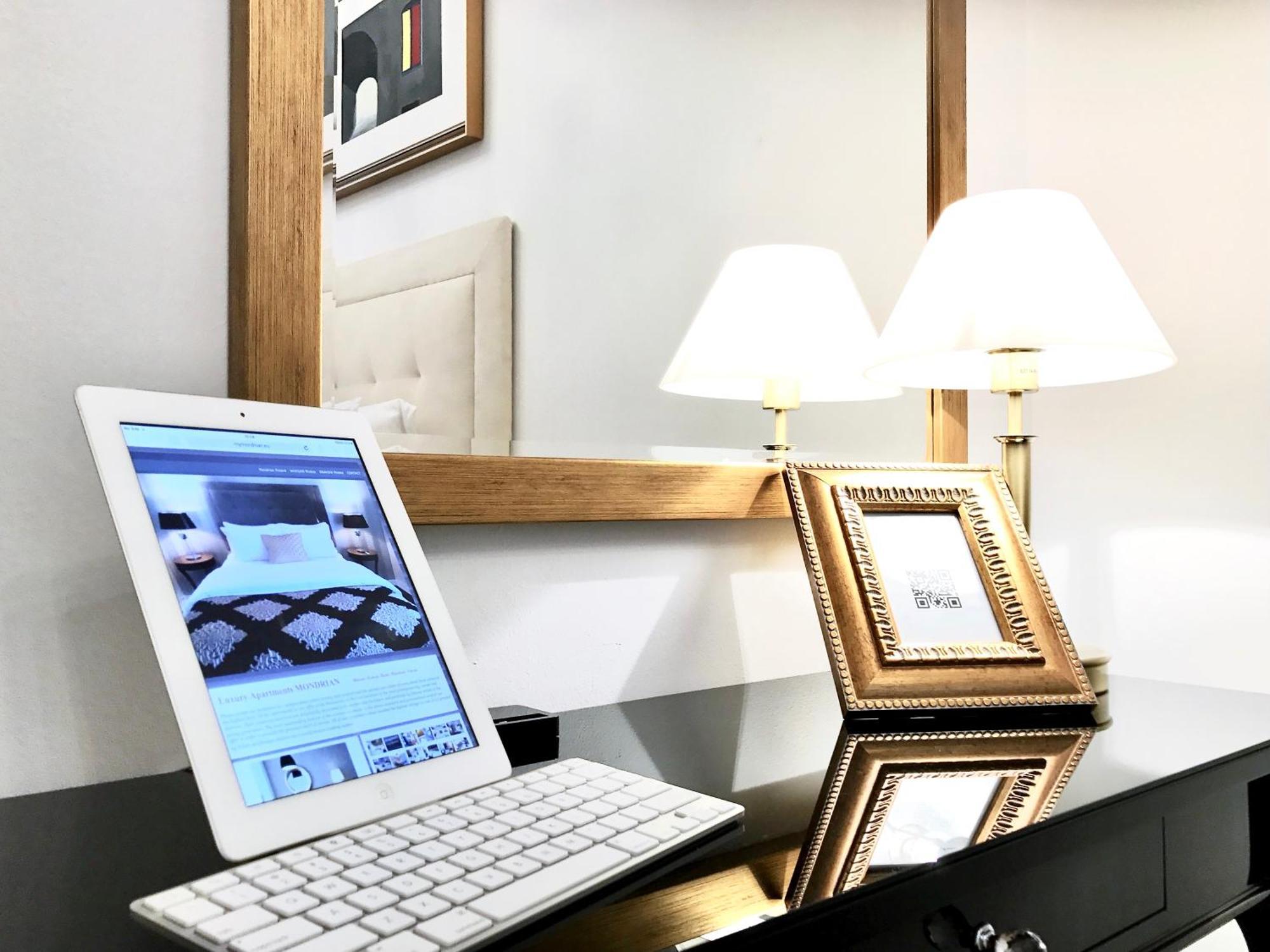 Luxury Apartments Mondrian Market Square III ワルシャワ 部屋 写真